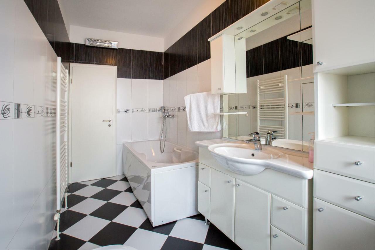 Apartments Dora Σπλιτ Εξωτερικό φωτογραφία